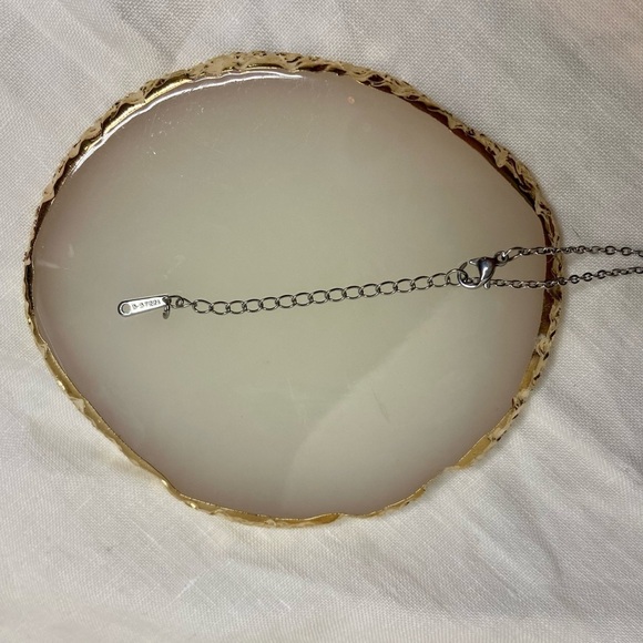 Dainty engraved FLOWER Pendant | SILVER Stainless Steel Necklace - Picture 4 of 10